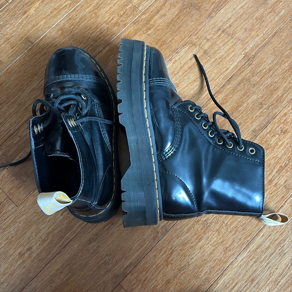 Doc Martens Jadon Lace-Up Leather Boots!! Size 8m, 9.5w!! like new!